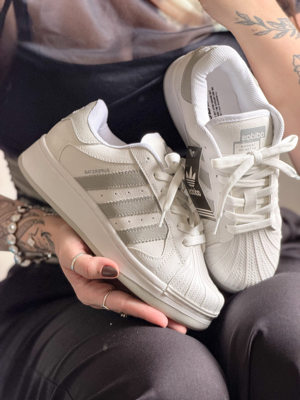 Adidas Superstar Plataforma Branco e Cinza