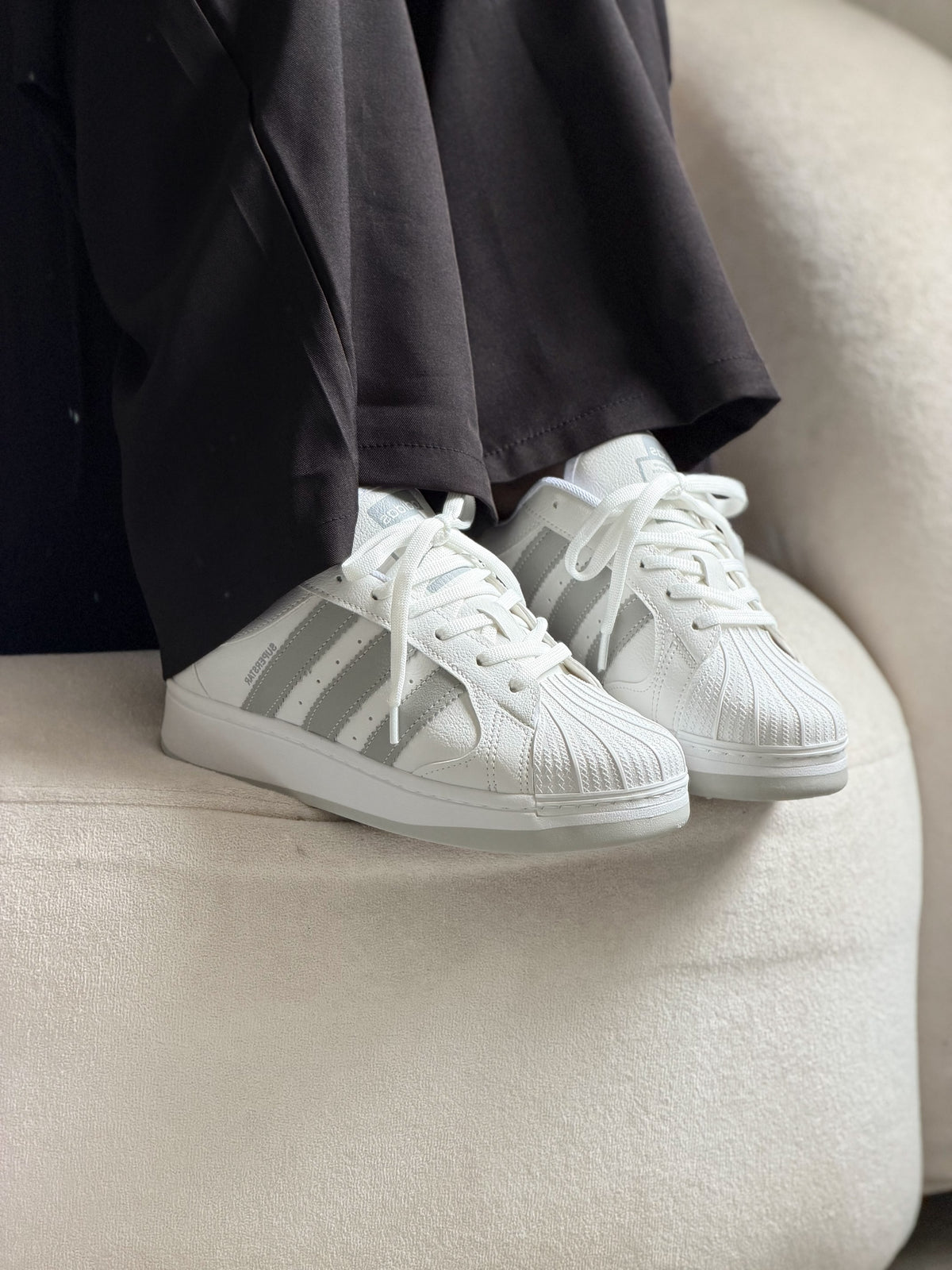 Adidas Superstar Plataforma Branco e Cinza