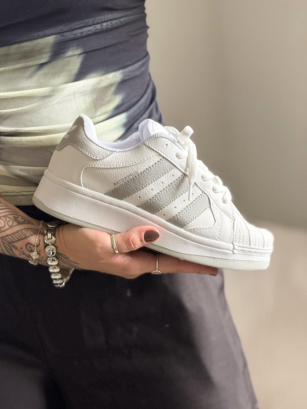 Adidas Superstar Plataforma Branco e Cinza
